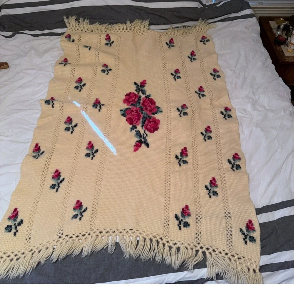 Vintage Handmade Crochet Afghan Throw Blanket Cream Pink Roses 60